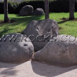 סלעים מהארץ- סלע בזלת עגול
