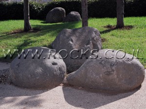 סלע בזלת עגול